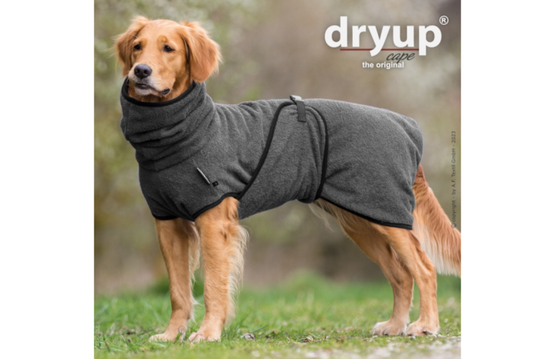 DRYUP-Bademantel-anthrazit-stand