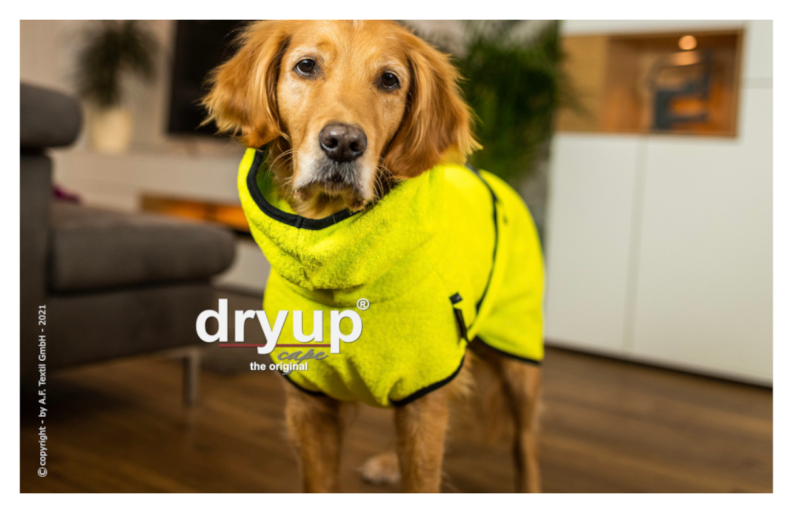 DRYUP-Bademantel-lime-stehend